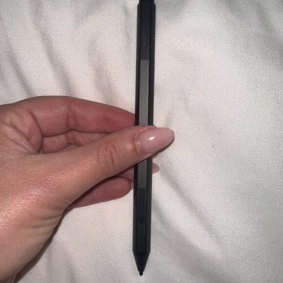 Refurbished NEW Microsoft Surface with attachable keyboard, pen, charger… - Picture 6 of 13